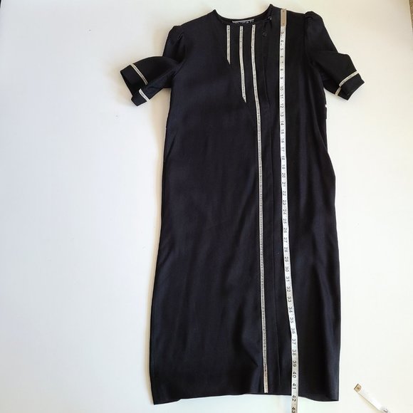 Elegant Black Dress with White Accents - Picture 13 of 13